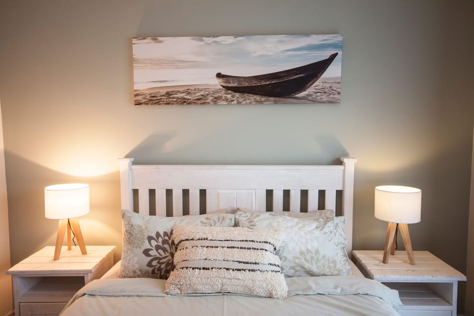 Main bedroom with queen size bed