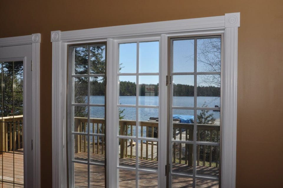 Family Room Deck & Lake View