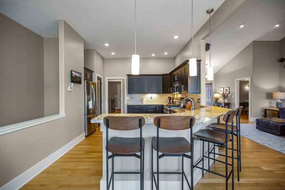 Kitchen breakfast bar