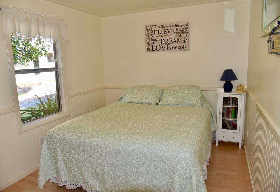 The cozy back bedroom also has a queen size bed