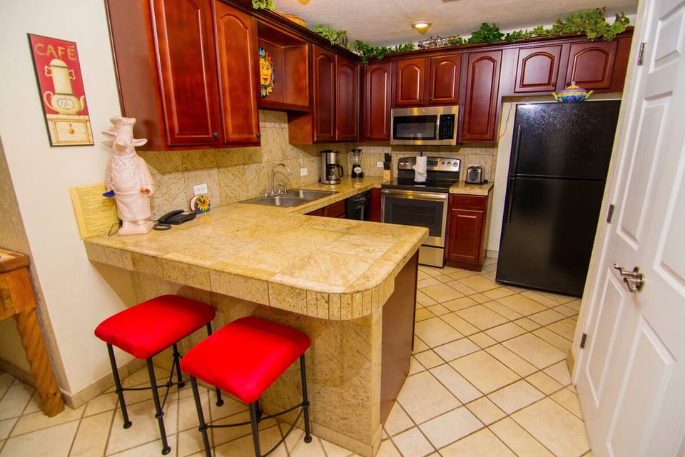 Fully Equipped Kitchen w/New Appliances!