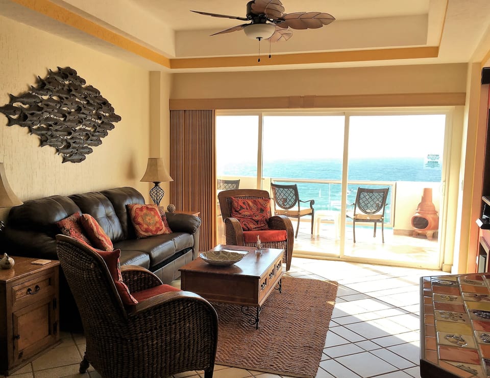 Beautiful View of the Sea of Cortez from the Professionally Decorated Family Room!
Queen Sofa Bed!