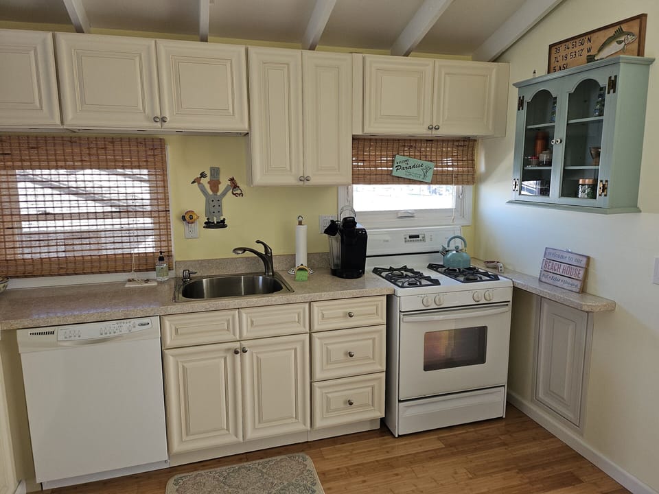 Kitchen with dishwasher, full size range and refrigerator/freezer with ice maker