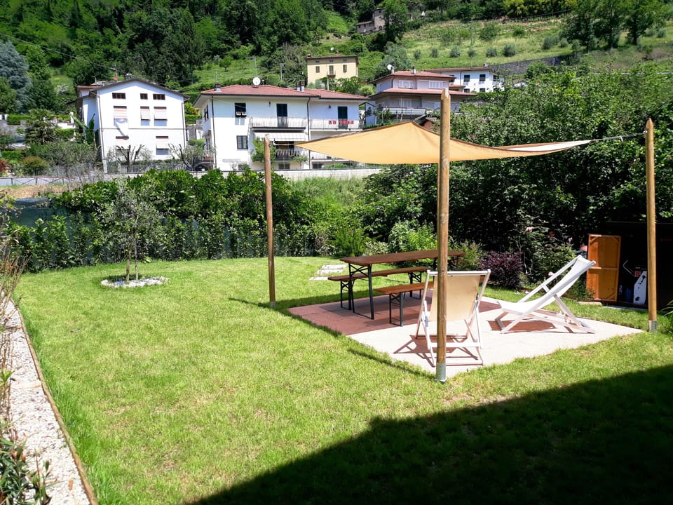 Garden and outside dining area