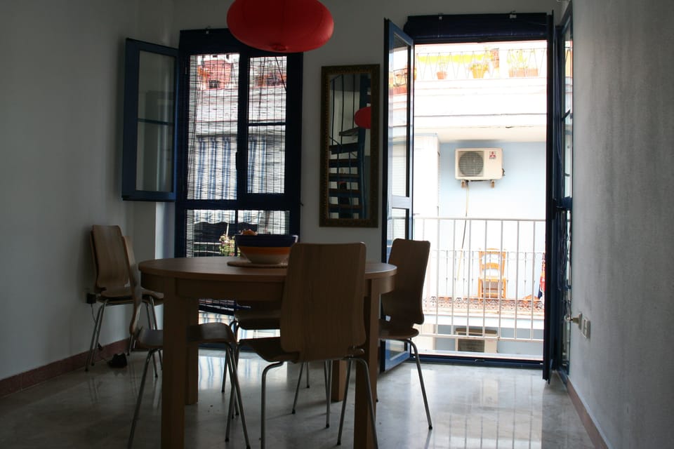 dining room / breakfast table