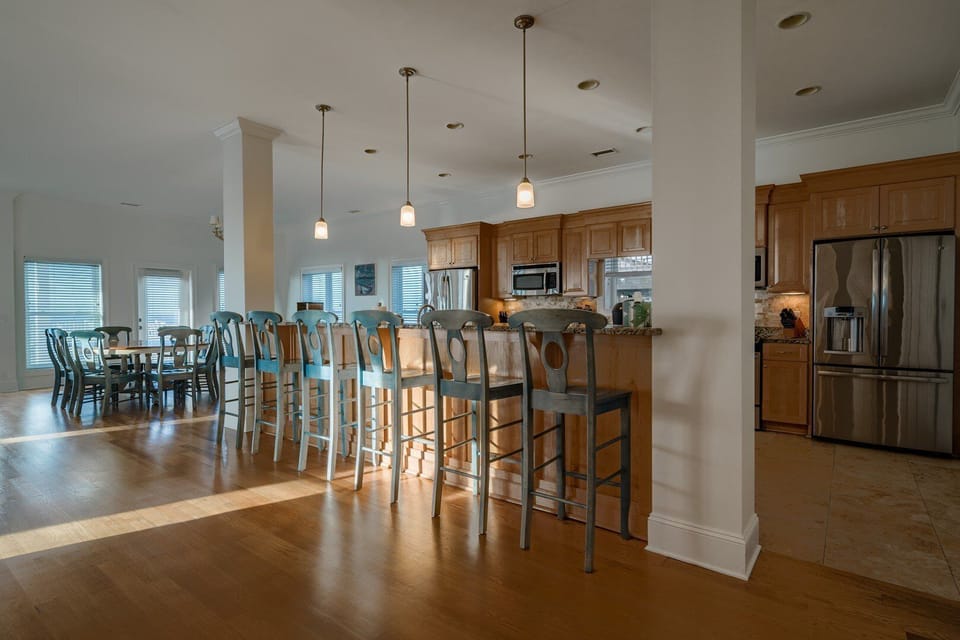 KITCHEN BAR