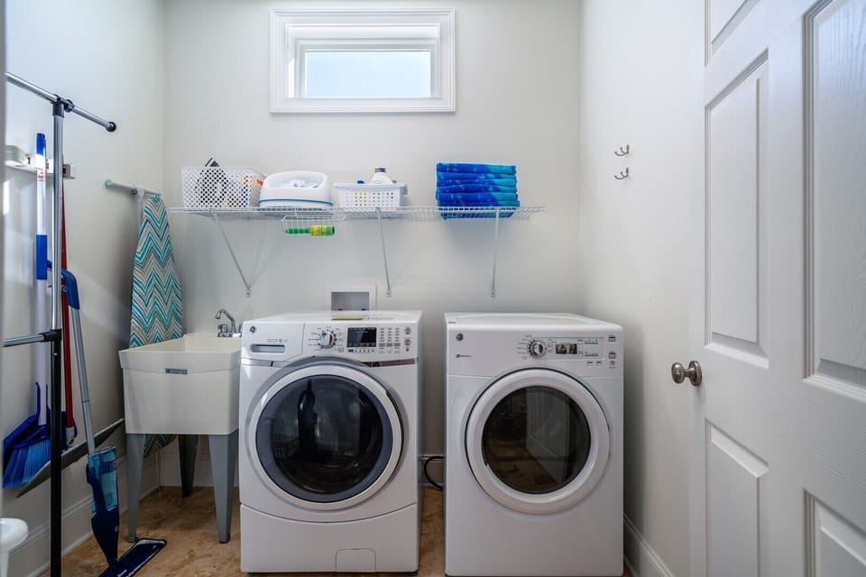 LAUNDRY ROOM, 1st FLOOR