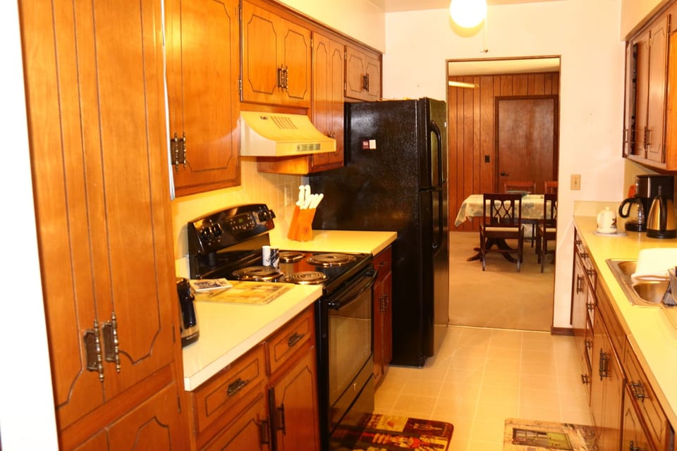 KITCHEN-LOOKING TOWARD DINING ROOM