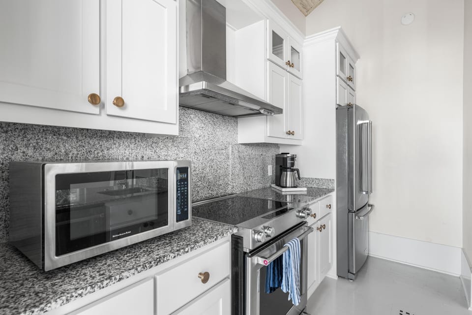 YOLO Carriage - Kitchen entry