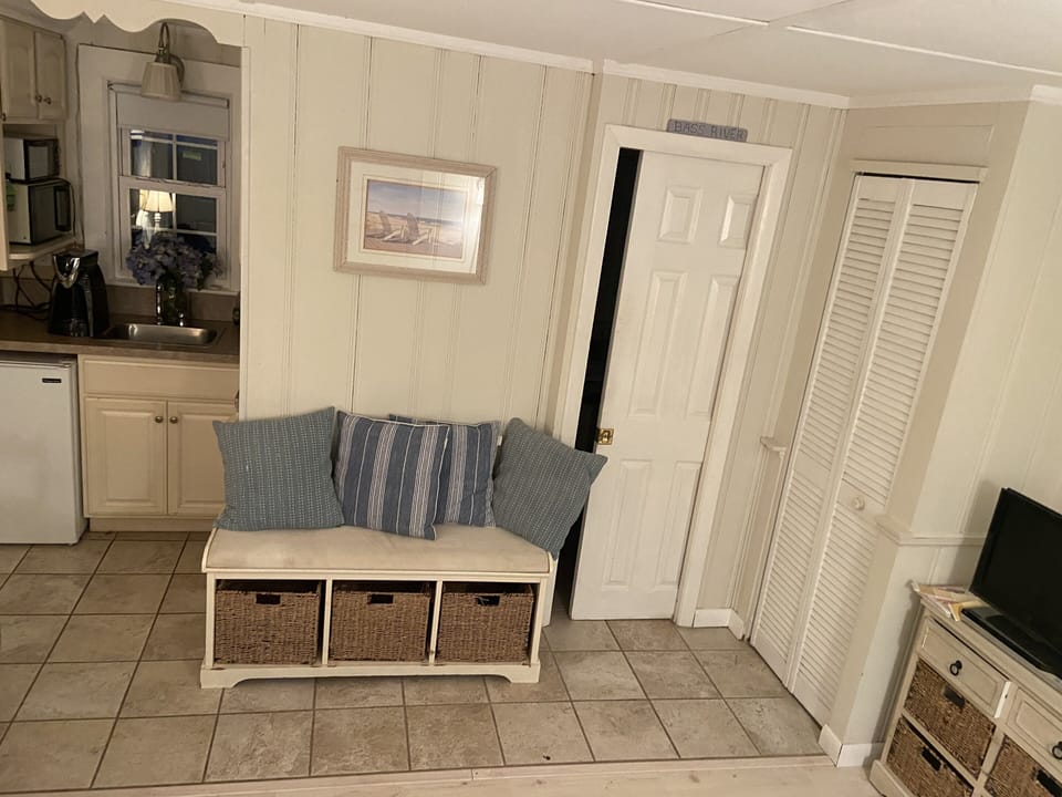 Kitchen has convection oven- no stove top burners- there is a burner on grill 