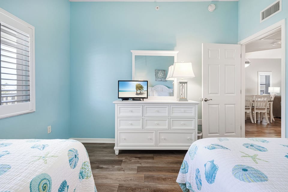 GUEST BEDROOM WITH 2 TWINS