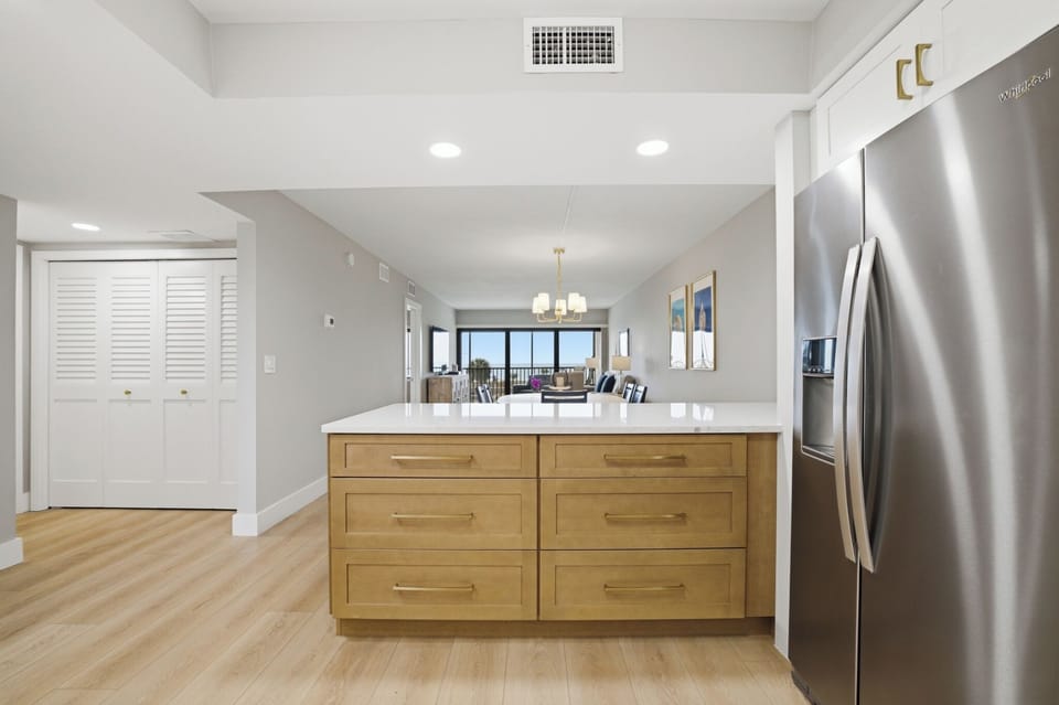 FULL KITCHEN