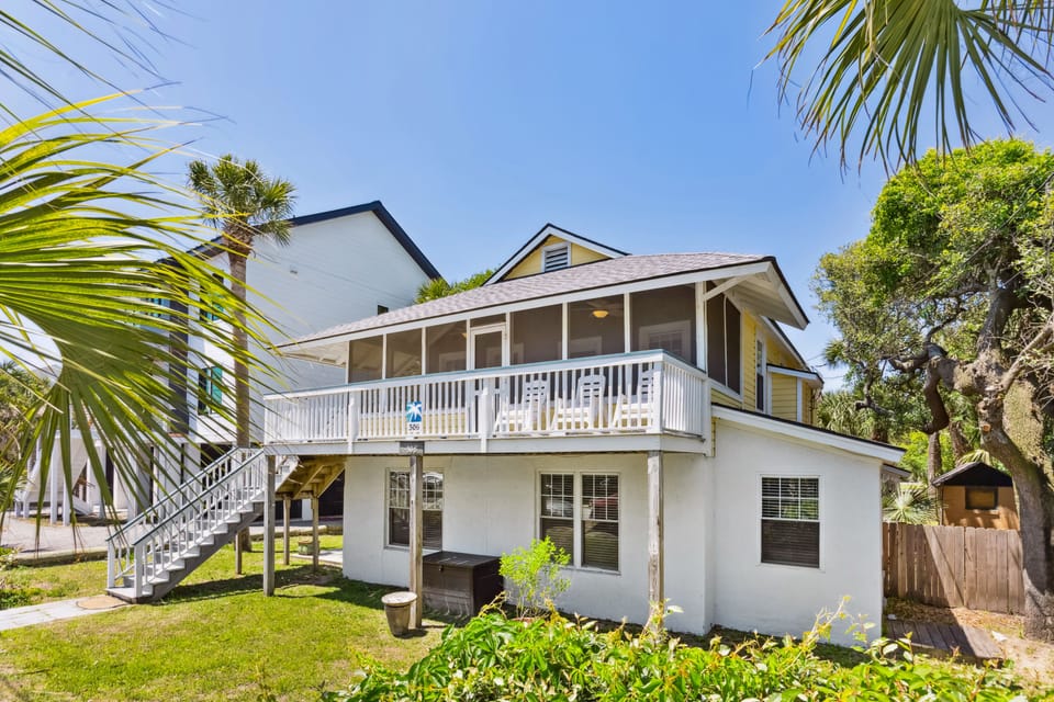 Welcome to Folly! Enjoy your time at this wonderful property, located on a full lot (touching both E Ashley and E Arctic).