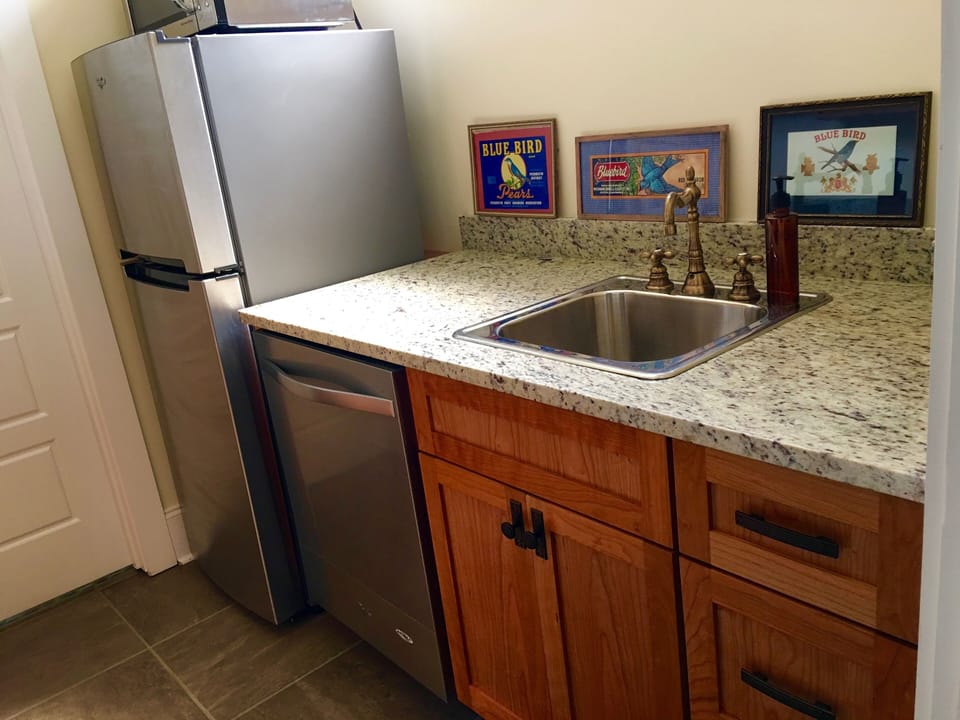 Antique bluebird posters, granite countertops.  Stainless appliances.  
