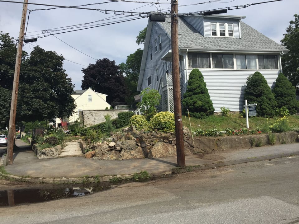 Corner lot with free on-street parking (no permit required)