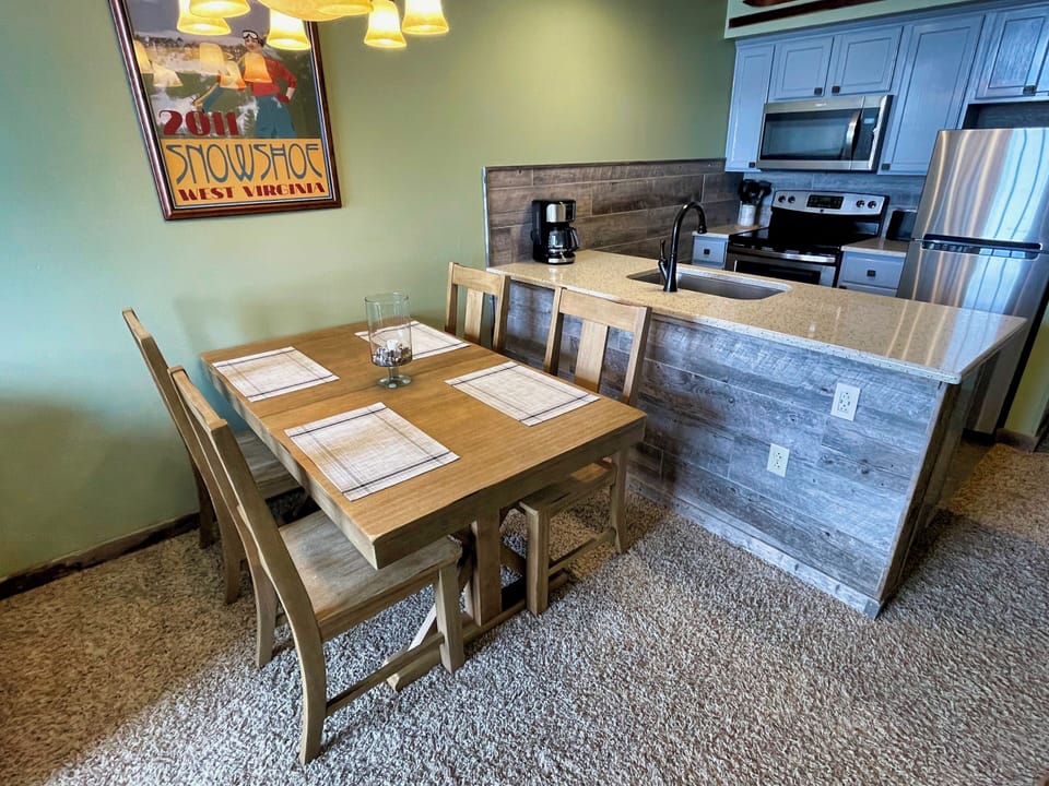 Dining room with expandable table