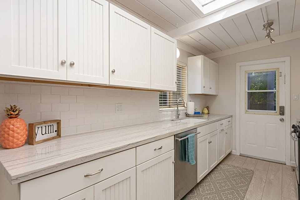 Plenty of prep space for those fun family meals.