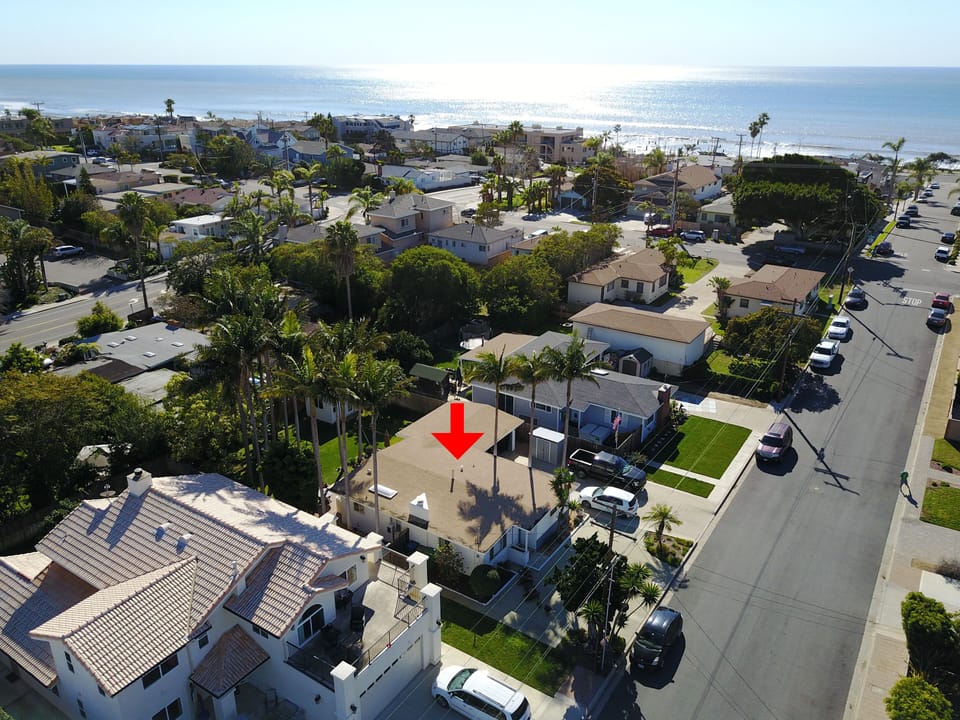 Quiet neighborhood and 1 block walk to beach with public bathrooms