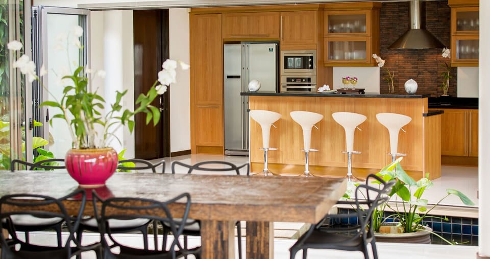 Indoor dining area with rectangle dining table that can seat 8 persons.