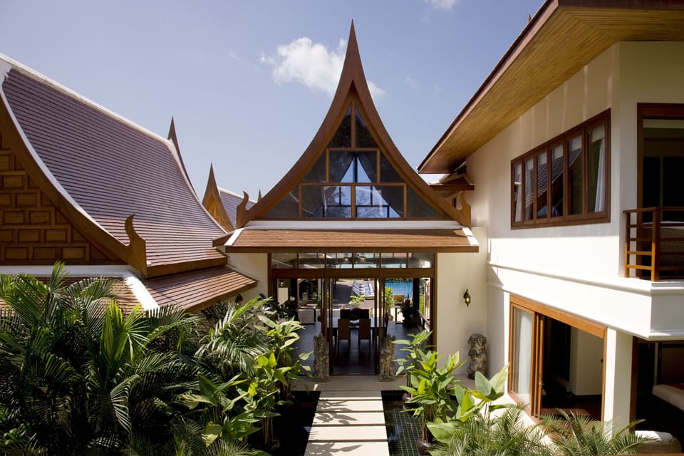 The guests are welcomed by this beautiful entryway.