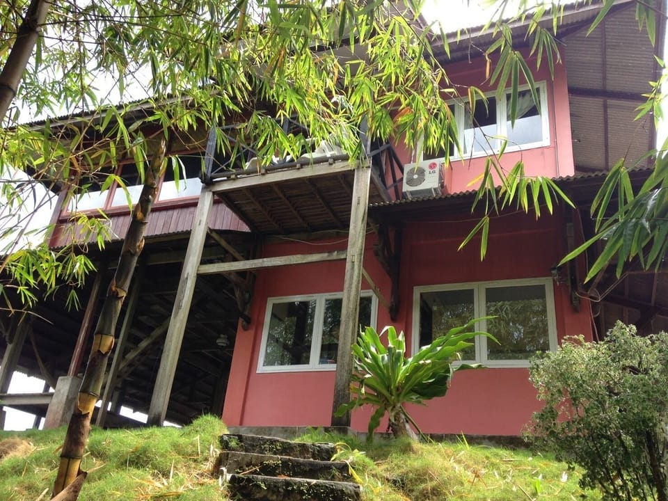 Hill Top Villa Overlooking Indian ocean.