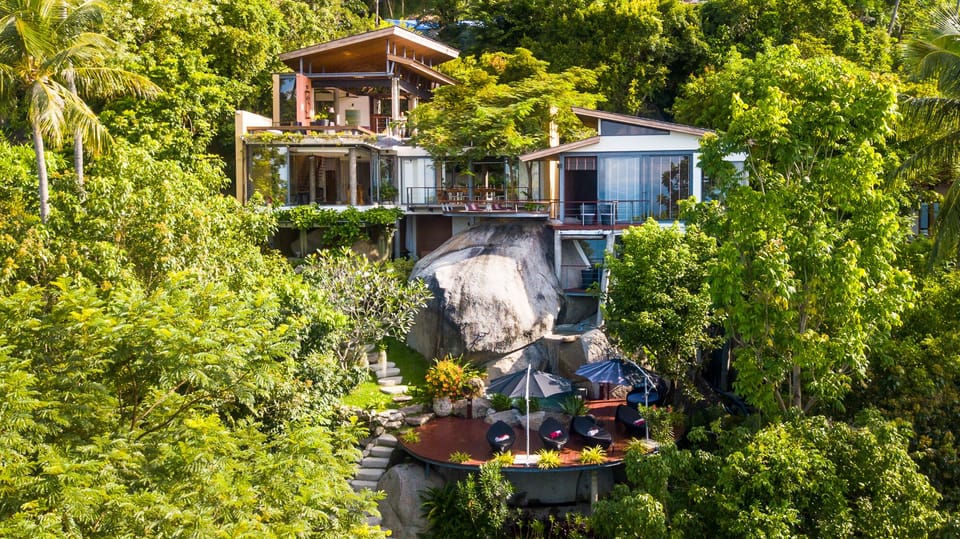 900 sqm villa with 3.9m private plunge pool and breathtaking view of the ocean
