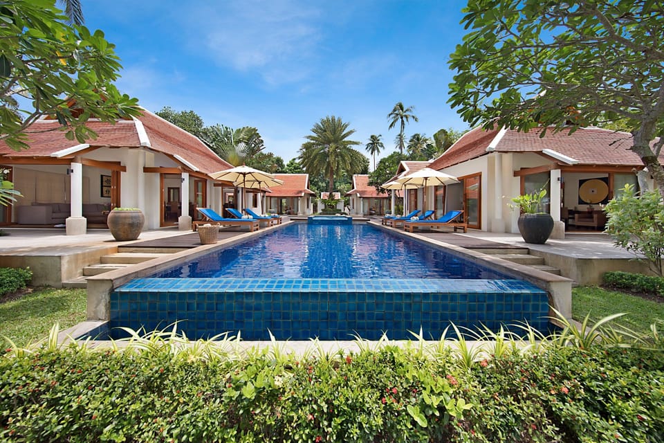 Relax by the pool with the 6 sunbeds and umbrellas