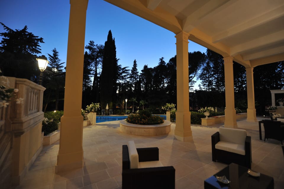 Relax on the veranda on the comfortable sofas and chairs