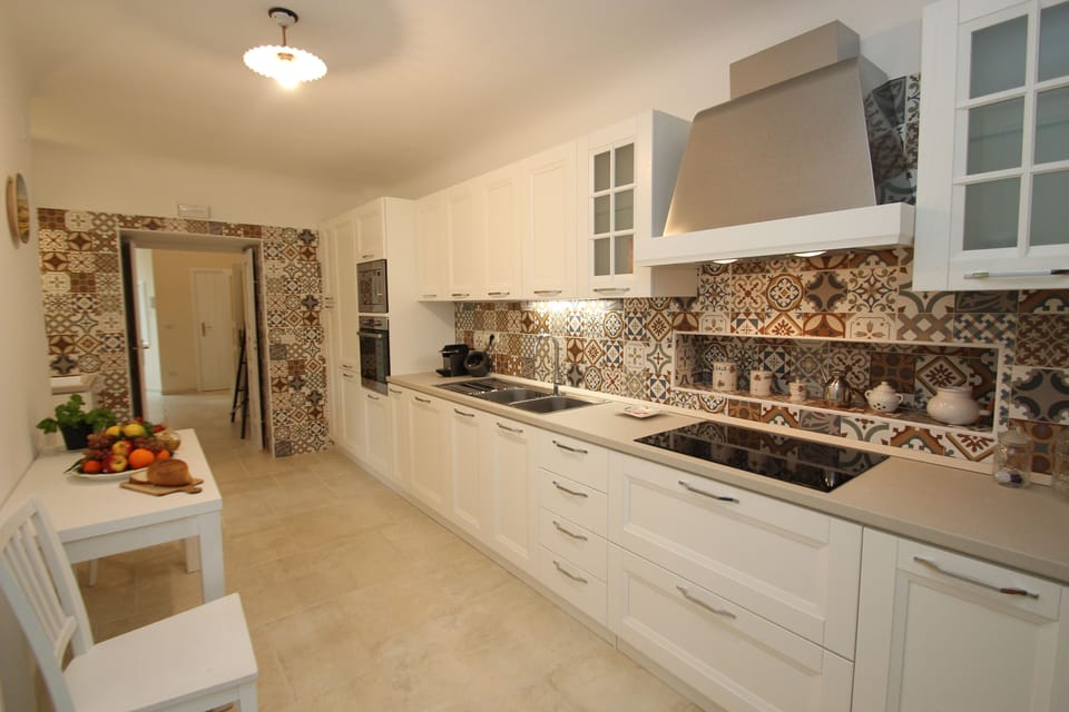 Full kitchen with ceramic hob, microwave, dishwasher and Nespresso capsule m/c