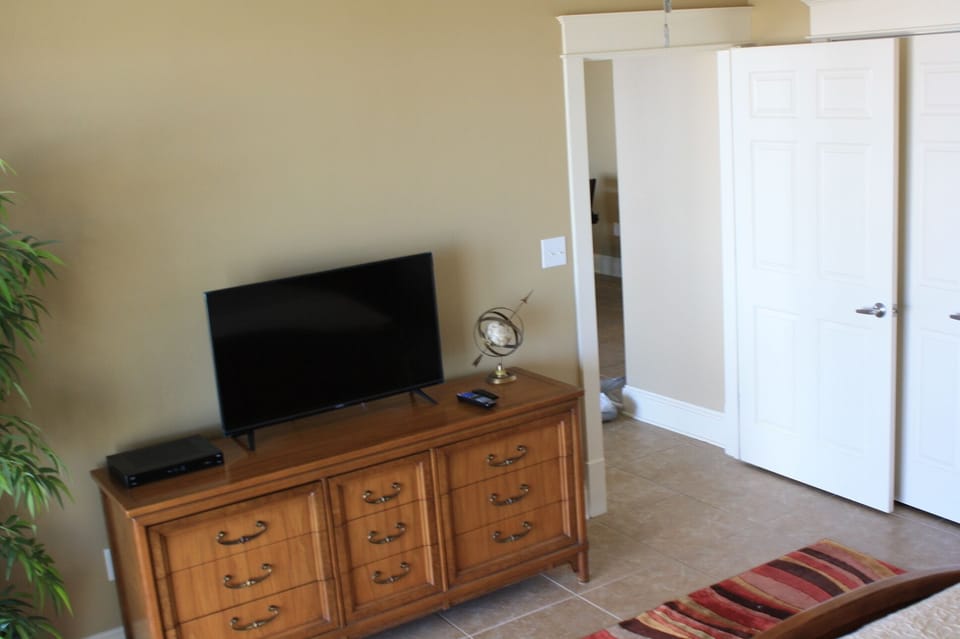 Flat screens in all bedrooms