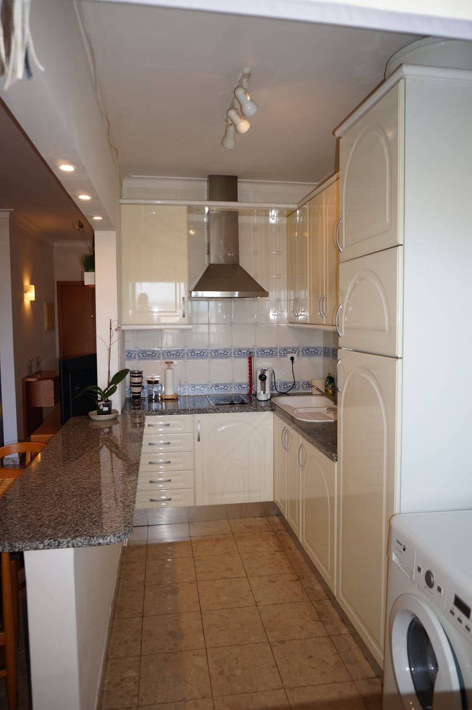 Kitchenette with washing machine