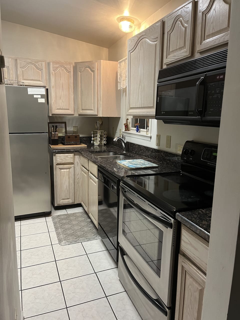 Fully equipped kitchen w stove oven microwave dishwasher refrigerator/freezer…..