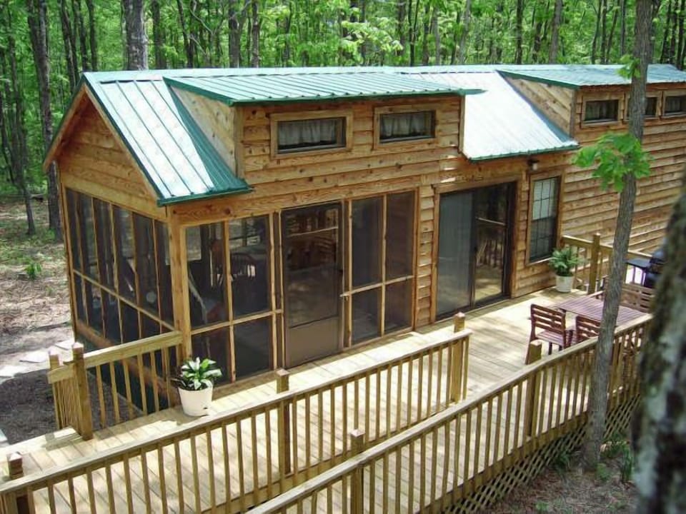 Twin Oaks cabin at Cumberland Plateau Retreat vacation cabin rentals.