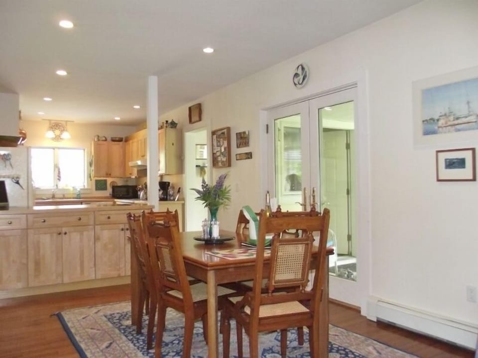 Dining room with doors to back porch