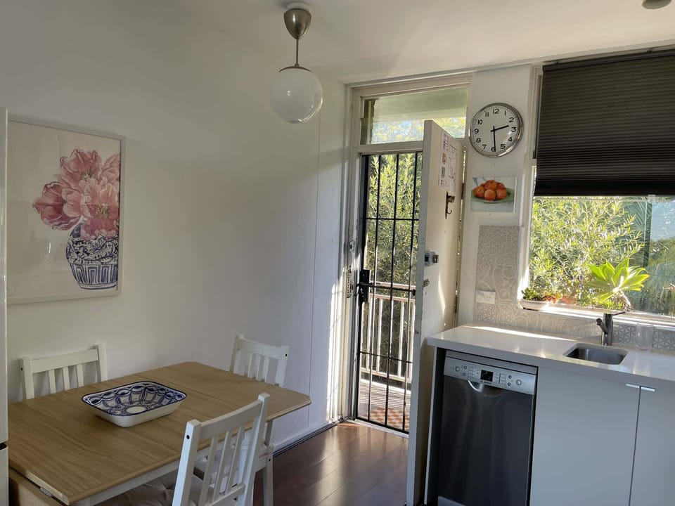 Entrance & Dining Area