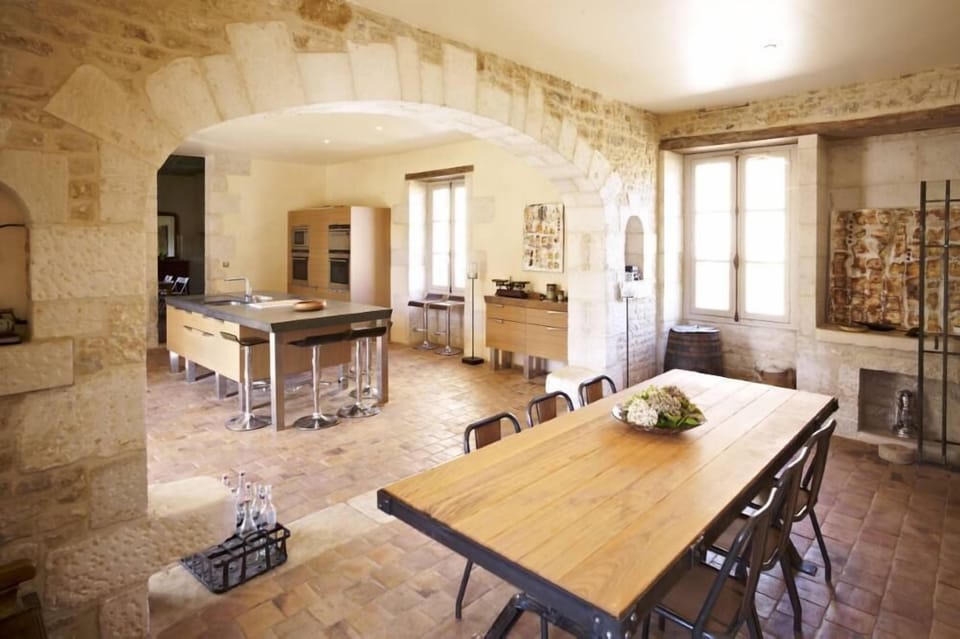 Kitchen and breakfast nook