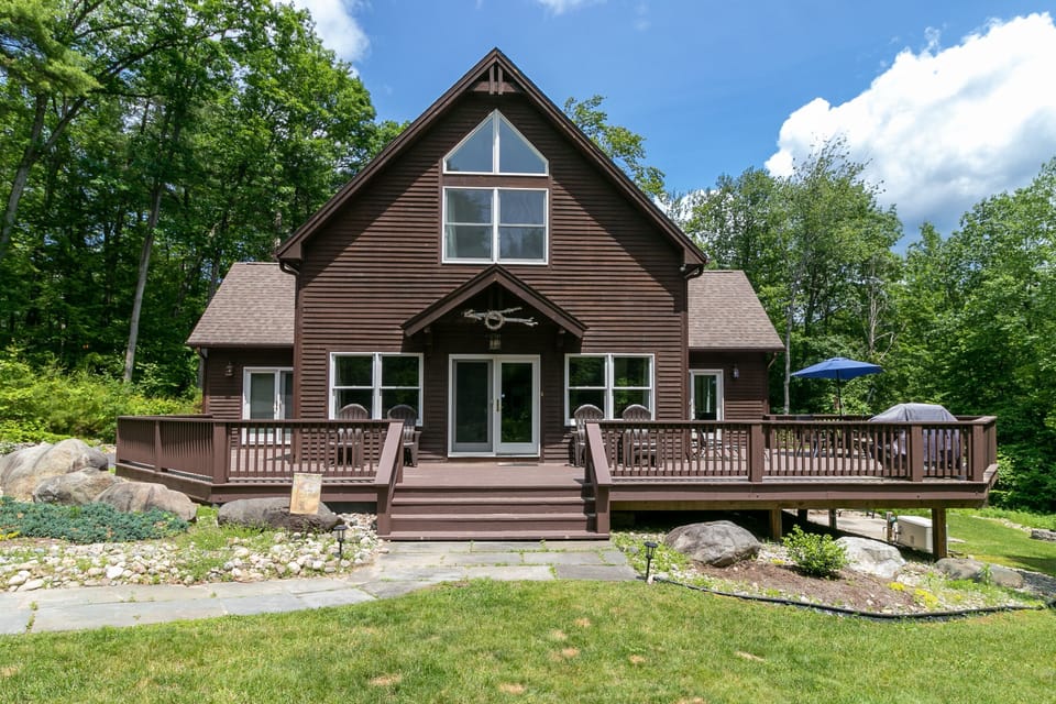 Welcome to the Lake George Mountain Retreat!