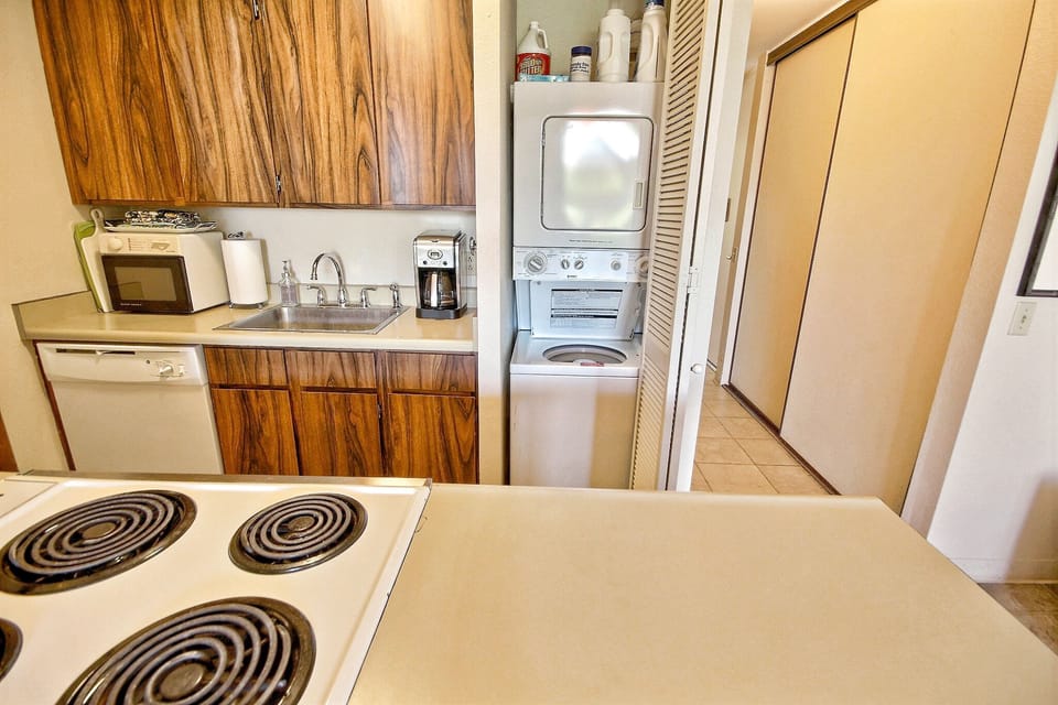 Kitchen with stacking washer dryer