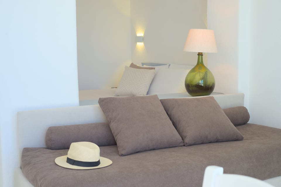 
Our Studio S.view 
Inside a Botanical Garden, 
Villa,15 units, pools, bar, rest