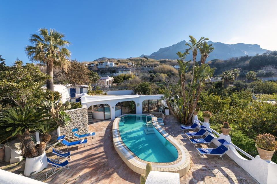 Aptm in a Small and fine resort, set in a botanical Garden.  On Ischia Island,