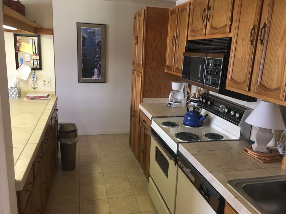 Fully equipped kitchen.