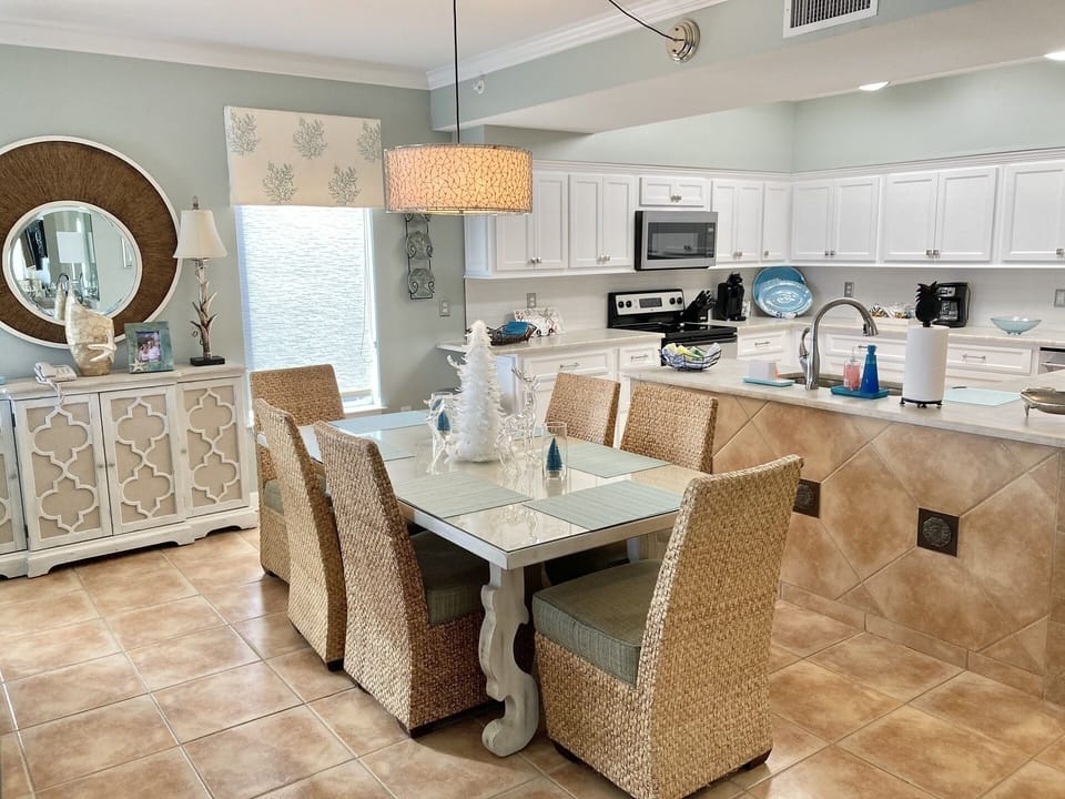 Dining with seating for 6