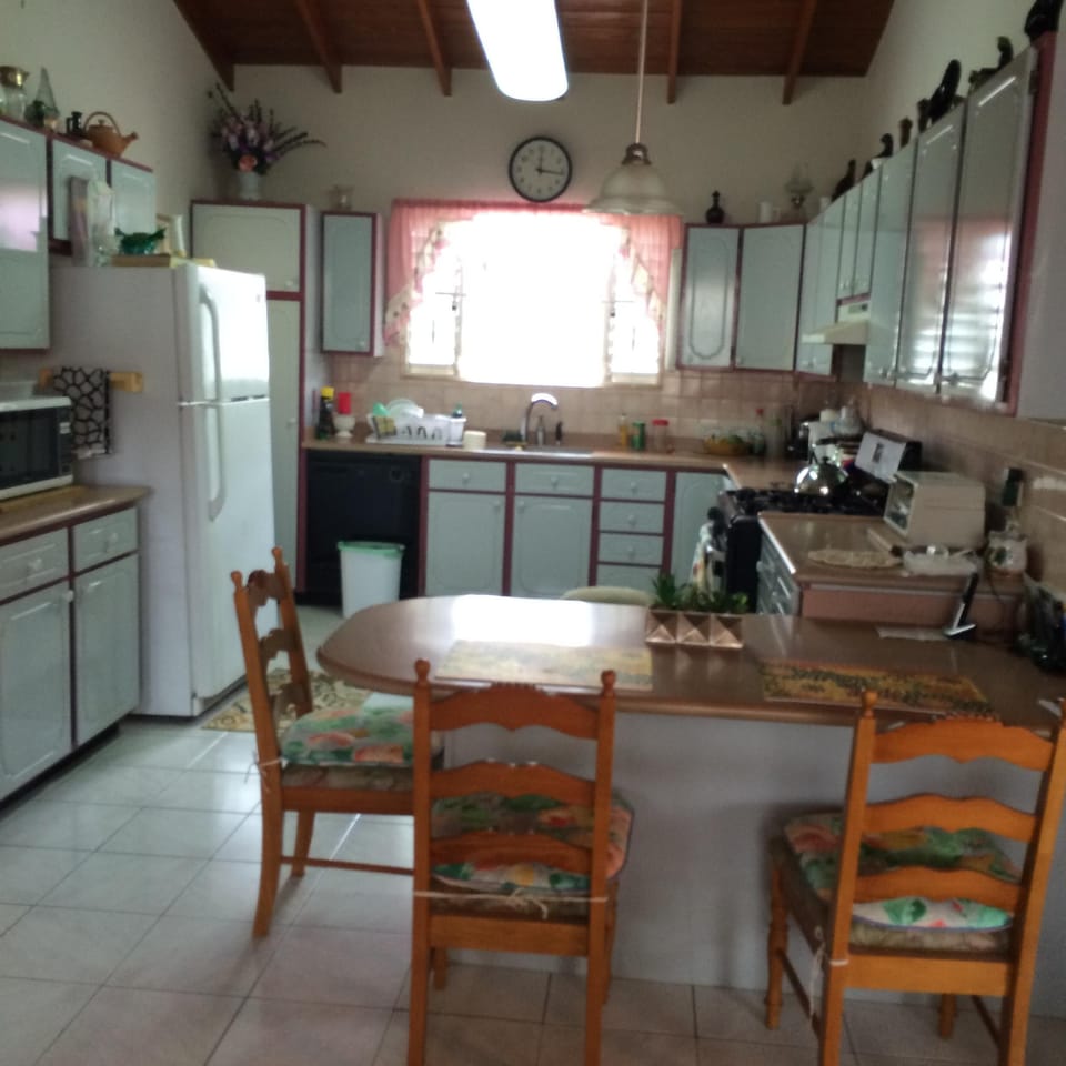 Eat-in Kitchen