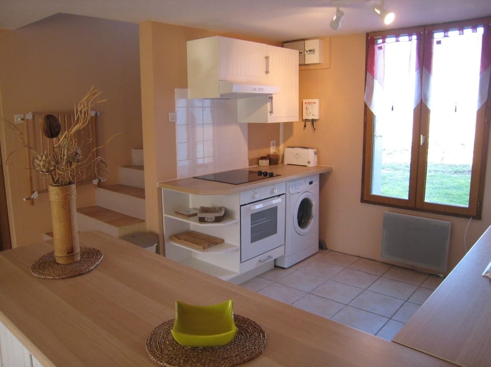 furnished full kitchen