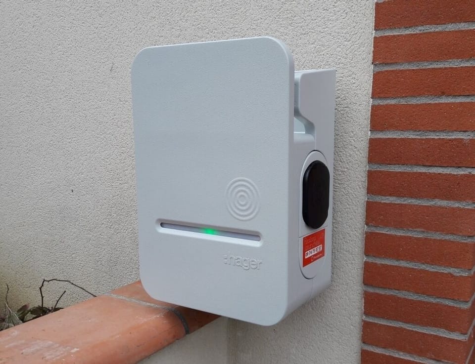 Charging station for electric vehicles 7kWh, 32A, socket type 2 or standard plug