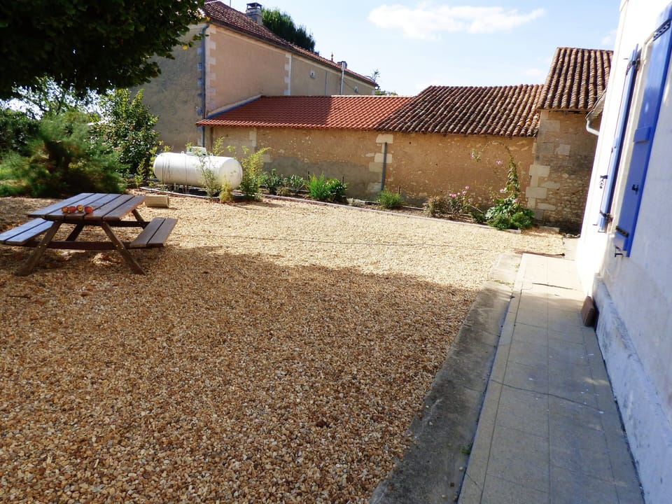 Front of the house seating and BBQ area