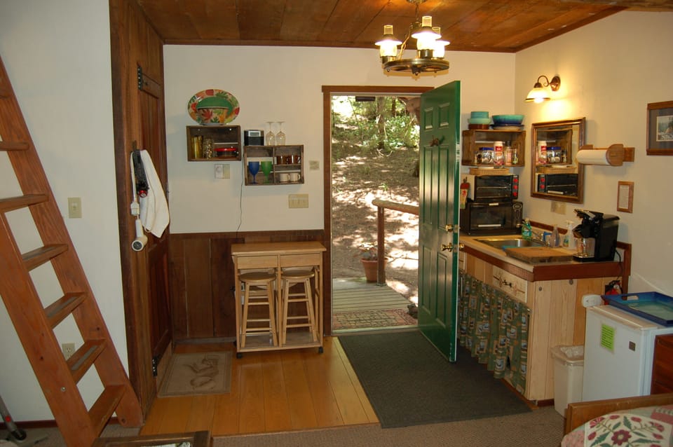 Entry/ kitchen area