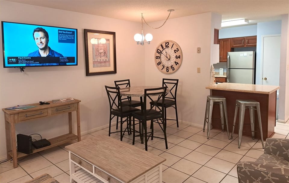 Den & Dining Area