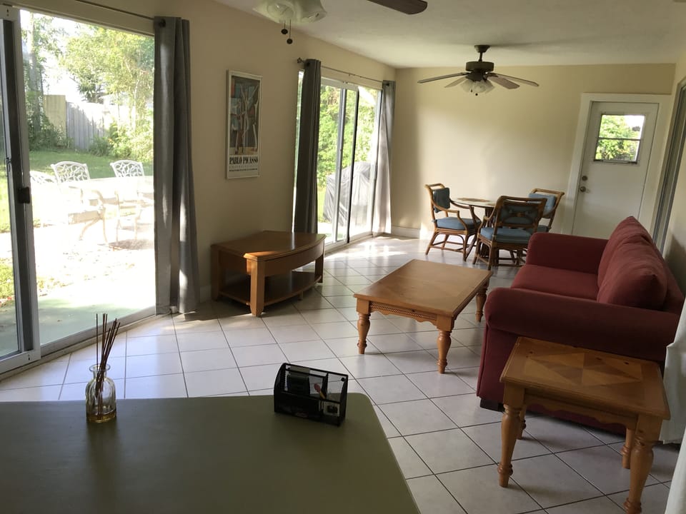 Family room; 