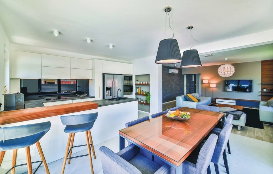 kitchen ground floor fully equiped